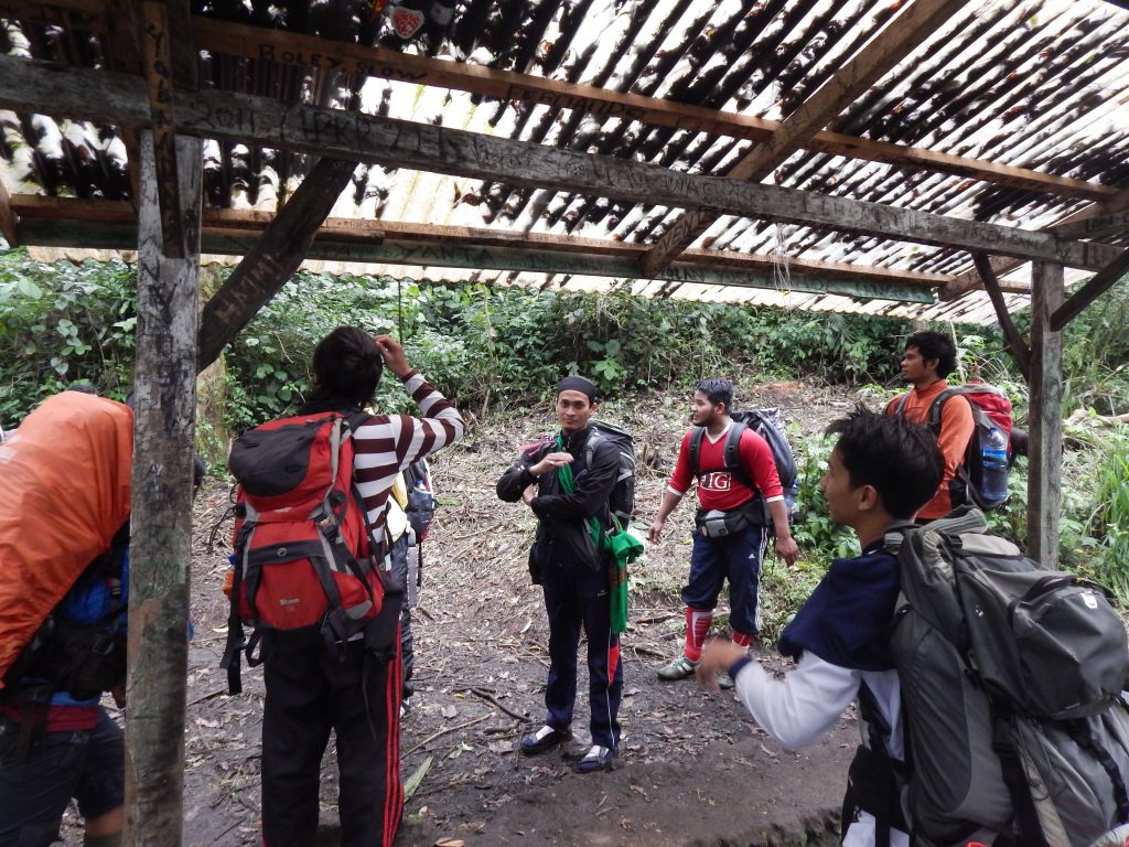 A group of Indonesian students at Pos 1 at the Gunung Kerinci's trail