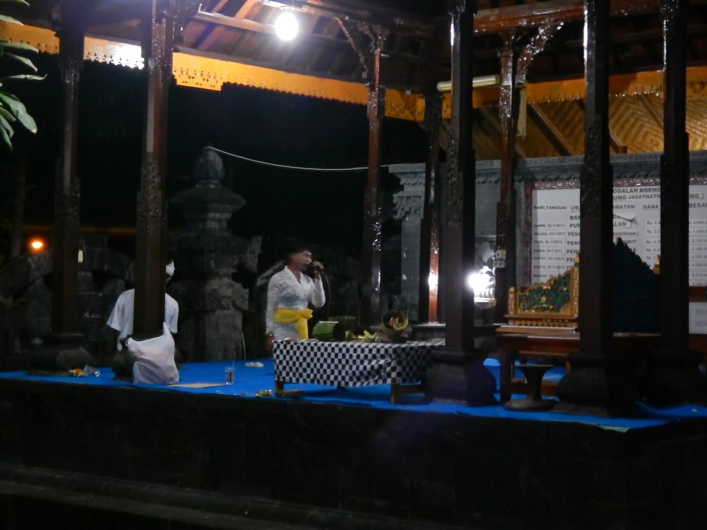 Full moon ceremony in a temple near Lovina Beach